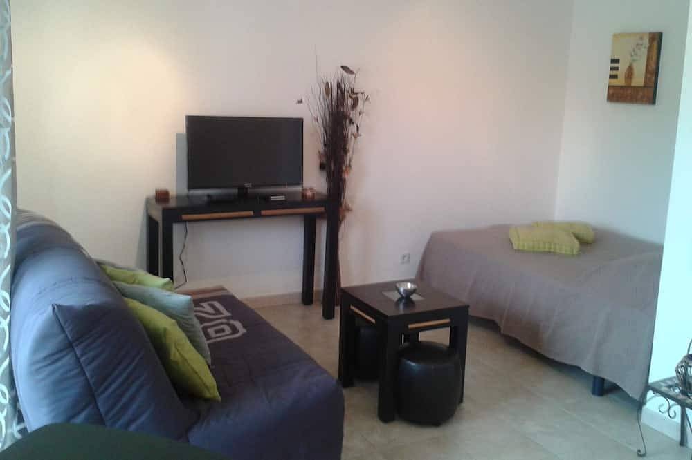 Geheel appartement, Leuke studio, rustig, op 2 minuten van de jachthaven van St Florent. in Saint-Florent, Calvi en omgeving