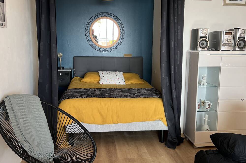 Appartement entier, Rent Large furnished F1 sea view - route des Sanguinaires in Ajaccio in Ajaccio, Golfe D'Ajaccio