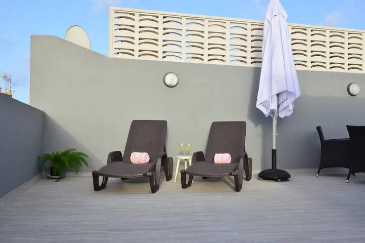 Apartamento entero, Casa vacacional Marina con vistas a la montaña, terraza y Wi-Fi in La Isleta, Las Palmas de Gran Canaria