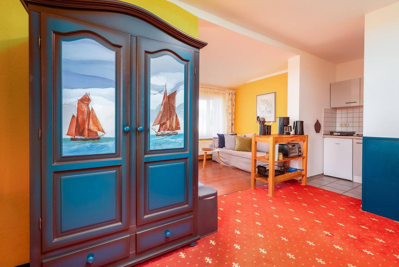 Ganze Wohnung, Ferienwohnung "Dünenrose" mit Garten, Wlan & Parkplatz – nur 200 m bis zum Sandstrand in Thiessow, Mönchgut