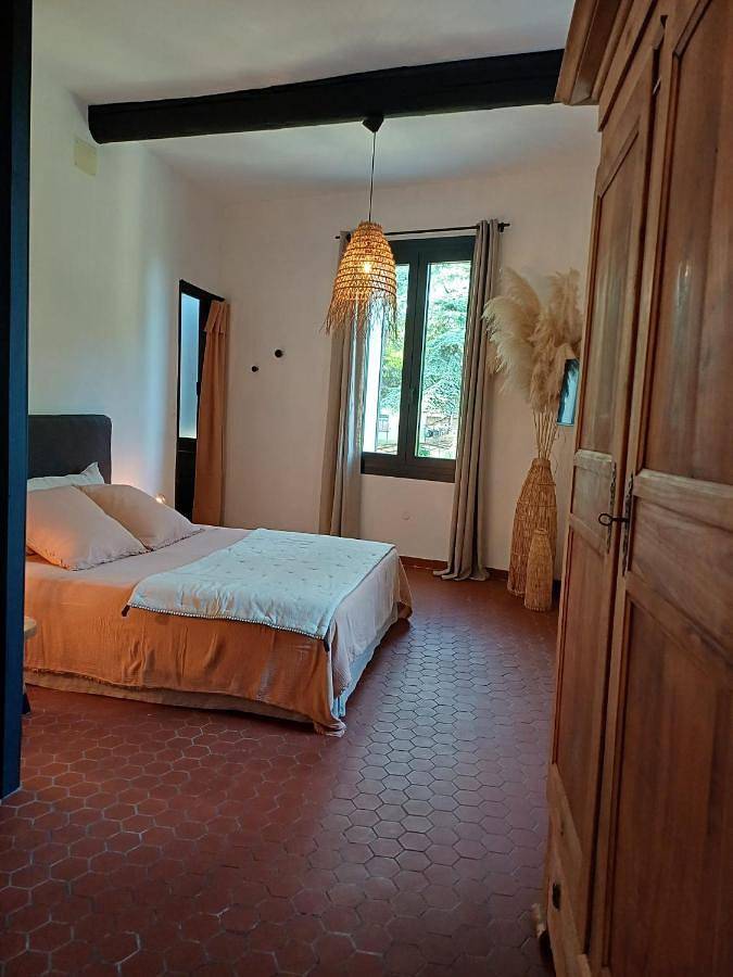 Chambre d’hôte pour 4 personnes, avec Balcon et Terrasse ainsi que Piscine et Vue