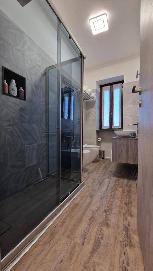 Ferienhaus für 4 Personen, mit Balkon und Whirlpool sowie Terrasse und Garten
