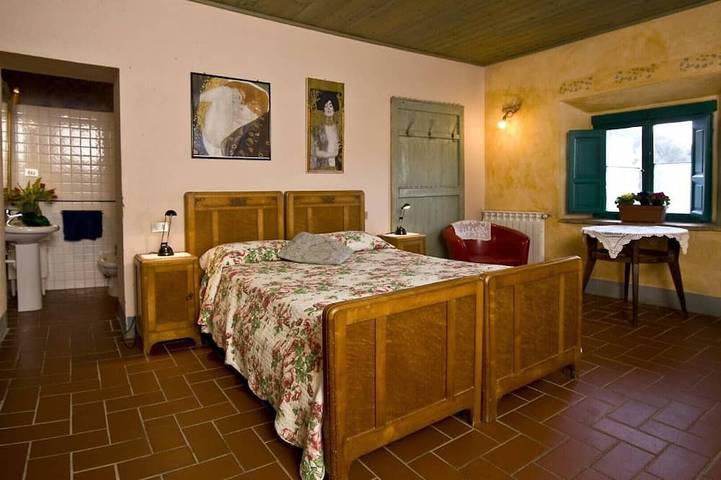 Agriturismo per 3 persone, con piscina e idromassaggio nonché giardino in Tavarnelle Val di Pesa