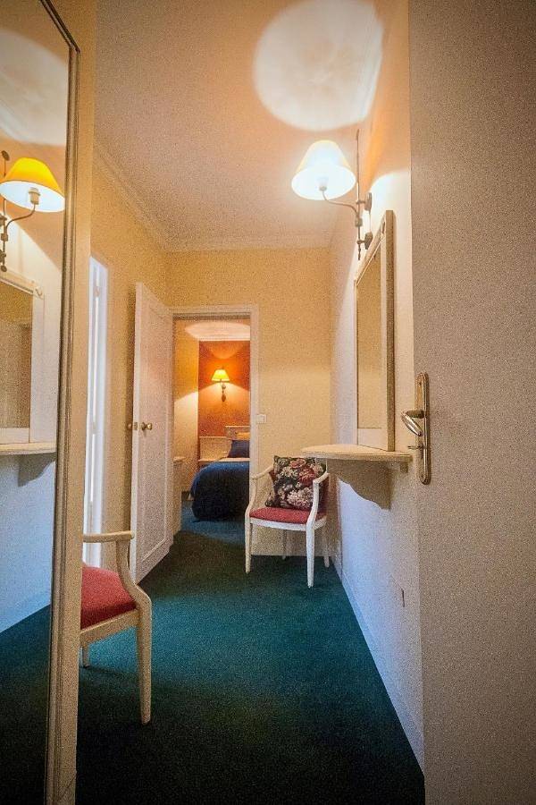 King Suite with Spa Bath in Barbizon, Parc naturel régional du Gâtinais français