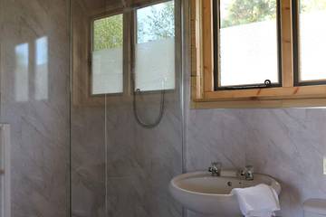 Lodge for 4 Guests in Rufford, Nottinghamshire, Picture 4