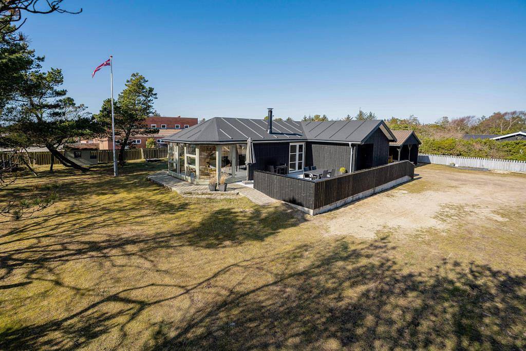 Zentrales Ferienhaus  in Blåvand mit Badetonne und Außensauna in Blavand, Varde