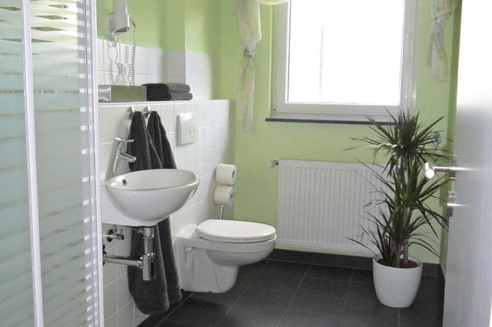 Ganze Wohnung, Willkommen in unserer 4 Sterne Ferienwohnung Im Rosental in Andernach  am Rhein in Andernach, Osteifel