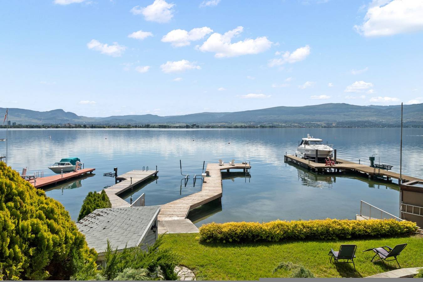 Lakeside Tranquility in Crystal Mountain