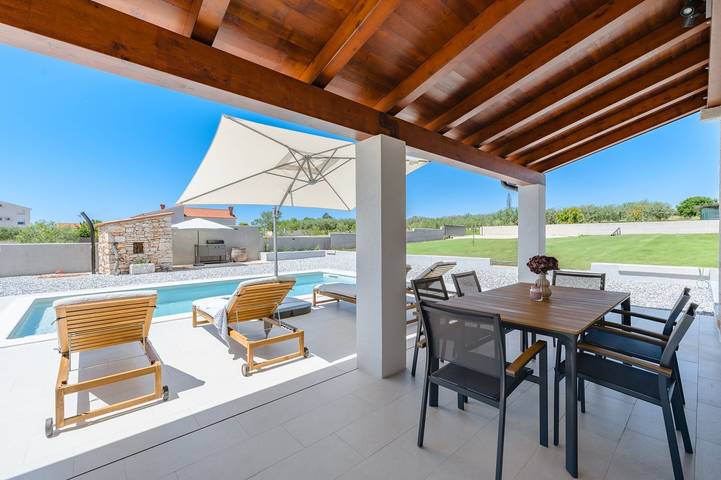 Villa Tonka - schöne Villa mit privatem Pool in Pula in Valtura, Südküste Istrien
