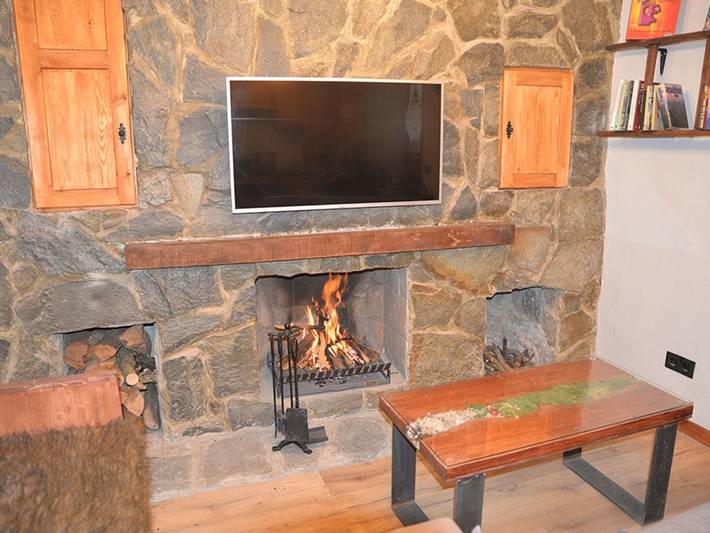 Appartement entier, Angepasste rustikale Wohnung für 4 Personen Pobla de Lillet in La Pobla de Lillet, Pyrénées catalanes