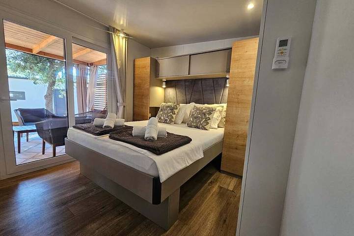 Lama 1076 Mobile Home - Luxury & Peace and Quiet at Soline Campground in Biograd na Moru, Region de Zadar