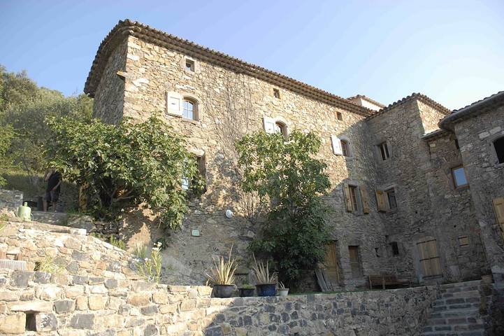 Gîte pour 6 personnes, avec jacuzzi ainsi que terrasse et jardin dans La Bambouseraie en Cévennes