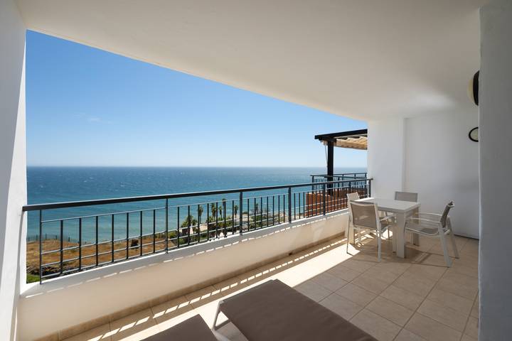 Appartement entier, Appartement de deux chambres avec vue frontale sur la mer in Torrox Costa, Torrox