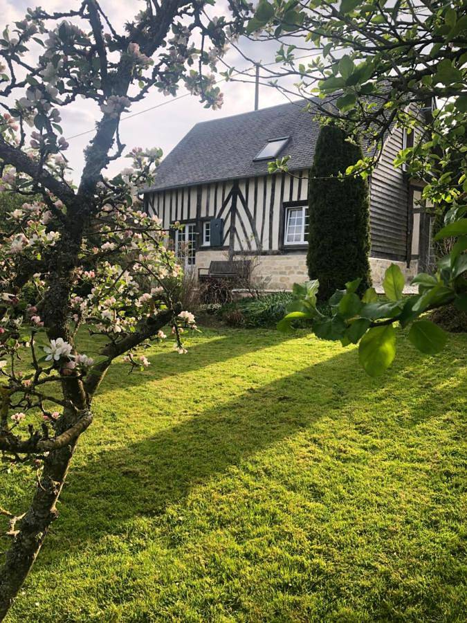 Location de vacances pour 4 personnes, avec jardin ainsi que vue et terrasse dans Livarot-Pays-d'Auge - 2