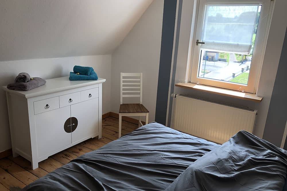Ganze Wohnung, Ferienwohnung mit gehobener Ausstattung zwischen Sieg- und Westerwaldsteig in Pracht, Windecker-Ländchen