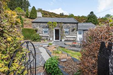 Log Cabin for 5 People in Conwy region, North-Wales, Photo 1