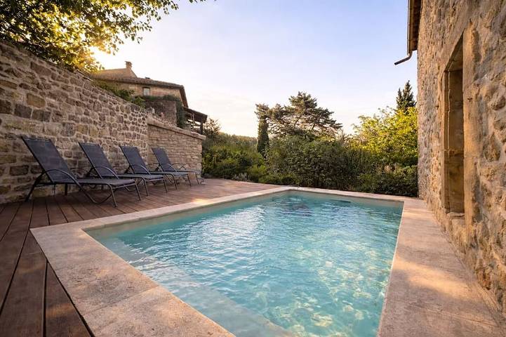Gîte pour 4 personnes, avec Terrasse et Piscine à Saint-Paul-le-Jeune