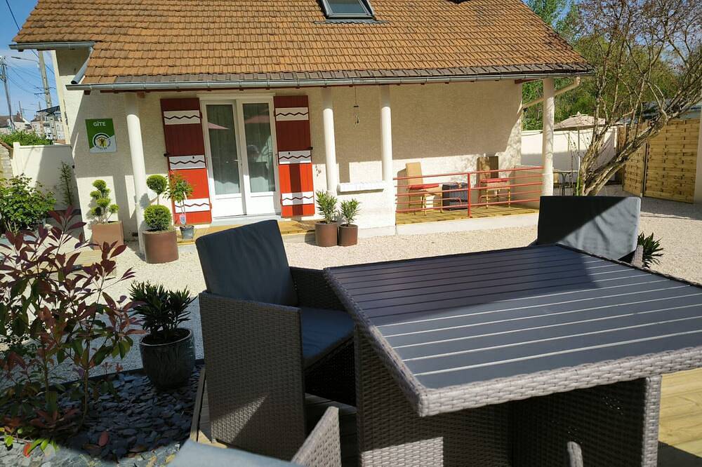 Charming Riverside Cottage Near Montargis with Nature & City Access in Montargis, Montargis region