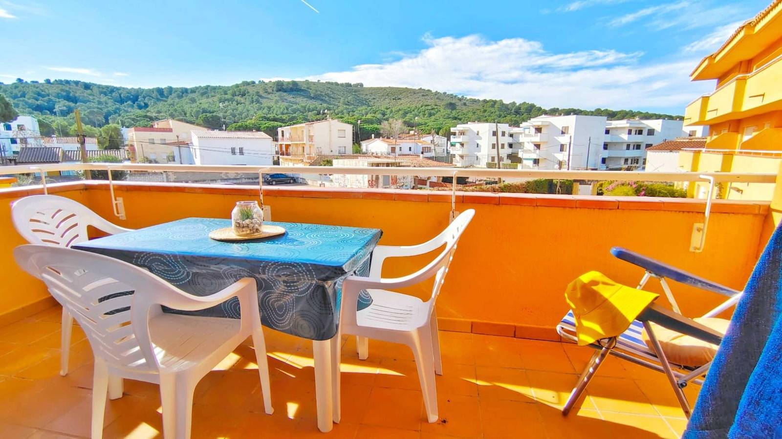 Entire holiday apartment, Duplex Mateua, a 100 meters from the Beach in Punta Montgo, l'Escala