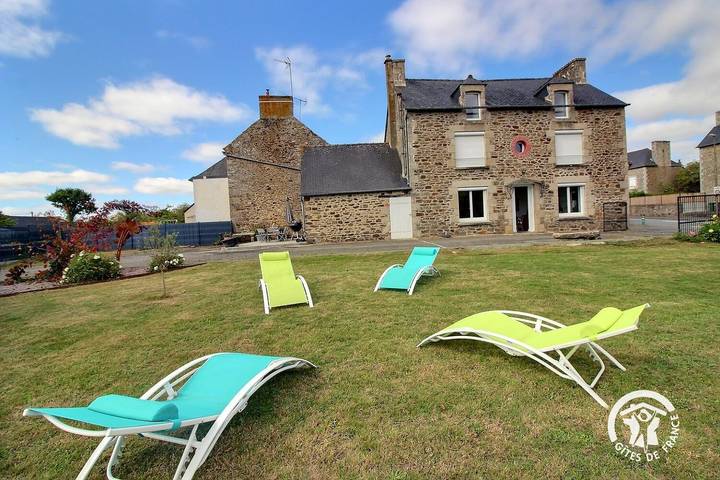 Gîte pour 8 personnes, avec Jardin à Taden