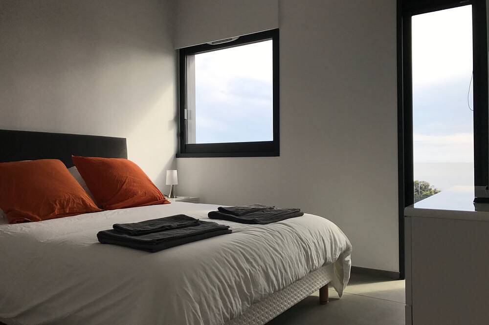 Villa d'exception face à la mer, à l'entrée d'Ajaccio - Plage à 100 mètres in Ajaccio, Région d'Ajaccio