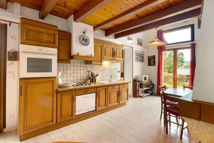 Petite maison 'Gite Saint Guiral' avec vue sur les montagnes, terrasse privée et jardin privé in Dourbies, Parc national des Cévennes