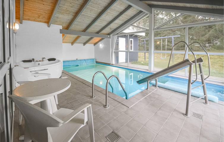 Ferienhaus für 12 Personen, mit Terrasse und Whirlpool sowie Sauna in Thorup Strand - 4