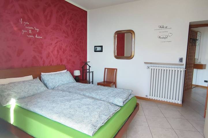 Ganze Wohnung, Ferienwohnung Elena mit Balkon und wunderschöne und geräumige Seeblick. in Brenzone, Gardasee-Berge