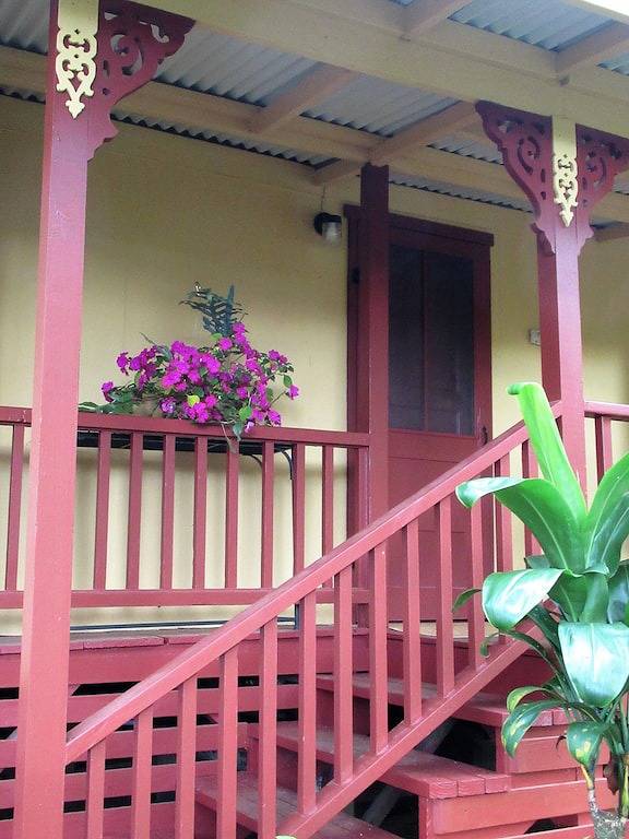 Vintage Farmhouse and Botanical Garden in Hamakua