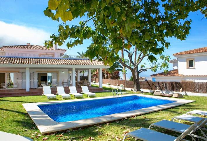 Villa pour 8 personnes, avec jacuzzi ainsi que piscine et balcon
