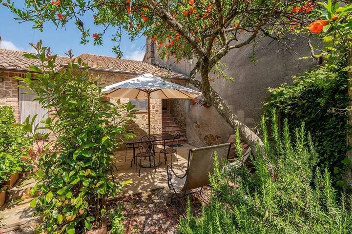 Agriturismo per 5 persone, con giardino e terrazza nonché piscina, con animali domestici in Cinigiano