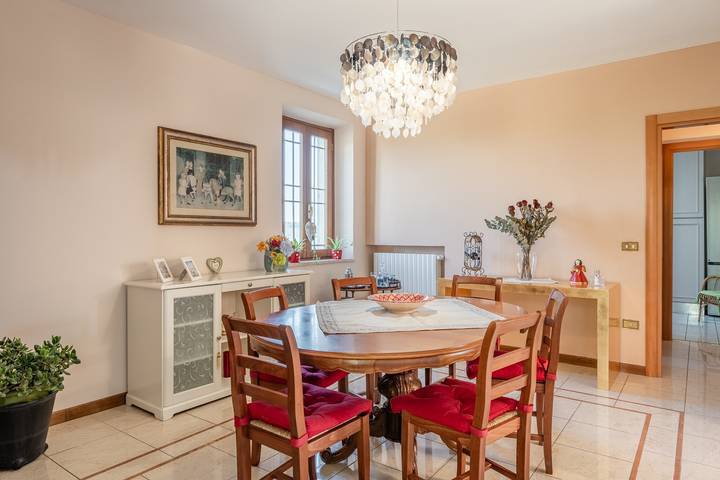 Villa 'Adora Holiday Home' con terrazza privata, giardino privato e Wi-Fi in Serravalle Pistoiese, Provincia di Pistoia