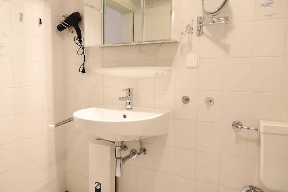 Ganze Wohnung, Gemütliches 2-Zimmer-Appartement mit Terrasse und Strandkorb in Wenningstedt in Wenningstedt, Sylt