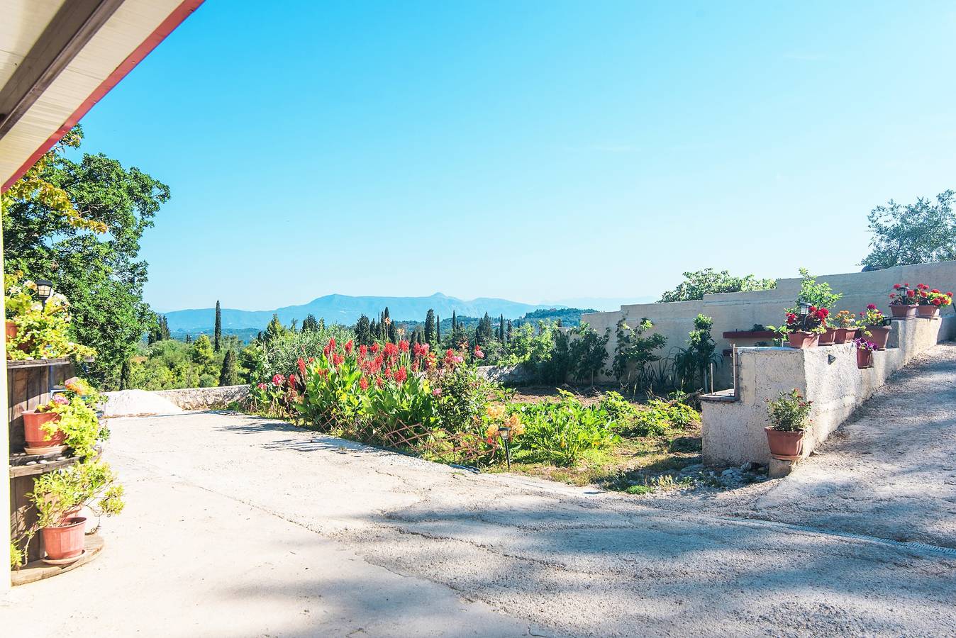 Ferienhaus 'Estate Patsou' mit Bergblick, privater Terrasse und Wlan in Korfu