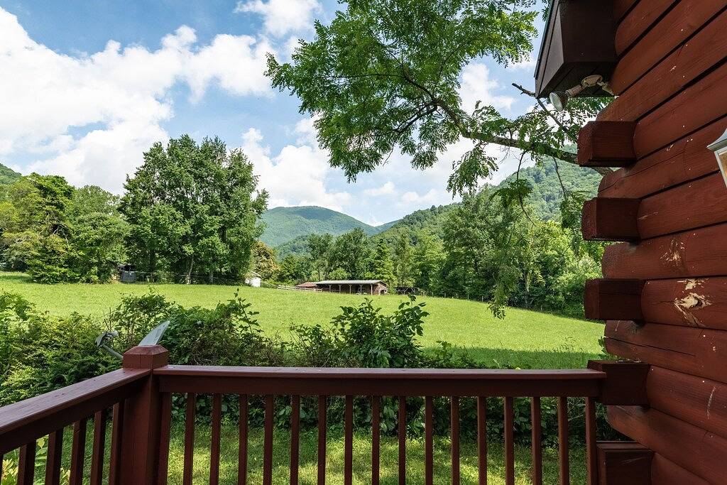 2 Master Suites - Clean - Cozy - Wifi - Elk - Covered Porch - ezaccess - 5 Stars in Blue Ridge Parkway, Maggie Valley