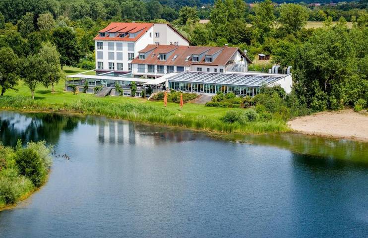 Hotel für 4 Personen, mit Terrasse und Garten sowie Seeblick in Rheinebene