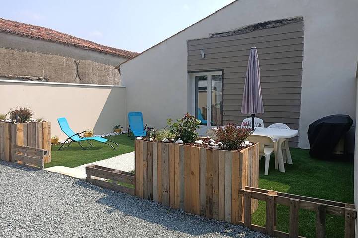 Location de vacances pour 4 personnes, avec jardin à Prissé-la-Charrière