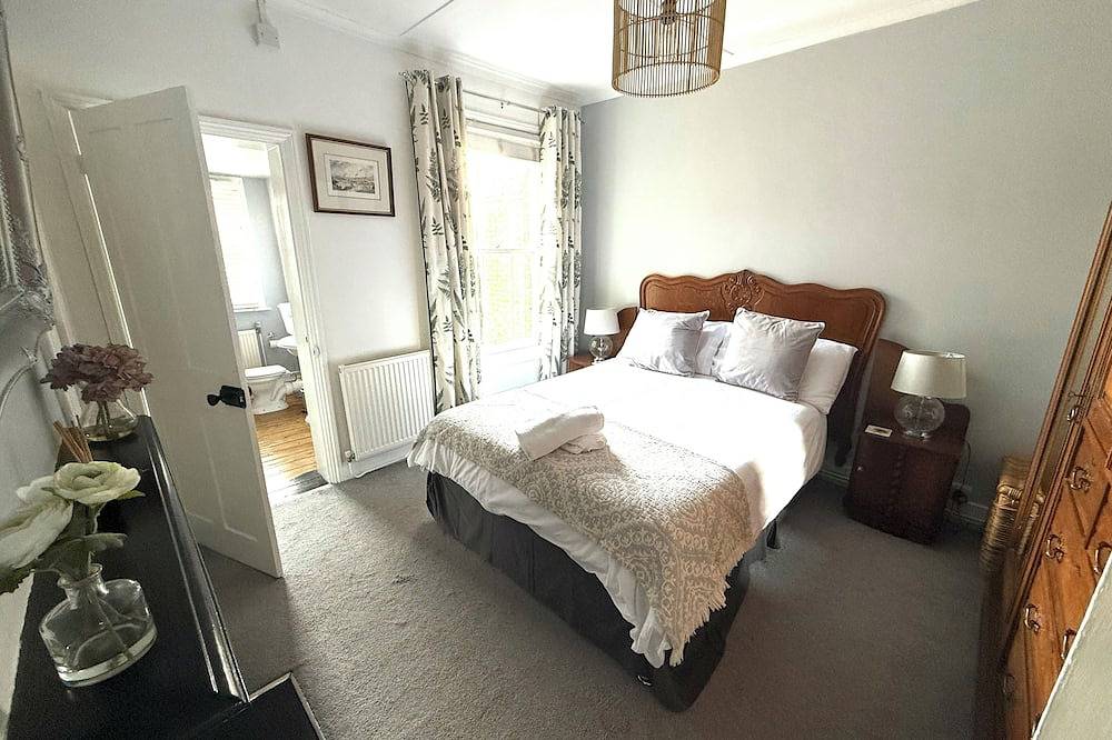 Charming 2 bed cottage in the heart of Canterbury with parking nearby in Kent
