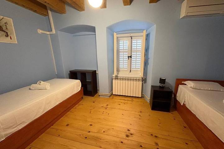 Erschwingliche Luxusvilla. Zentral. 3 min zum Strand und kostenlose Parkplätze. in Sutivan, Brac