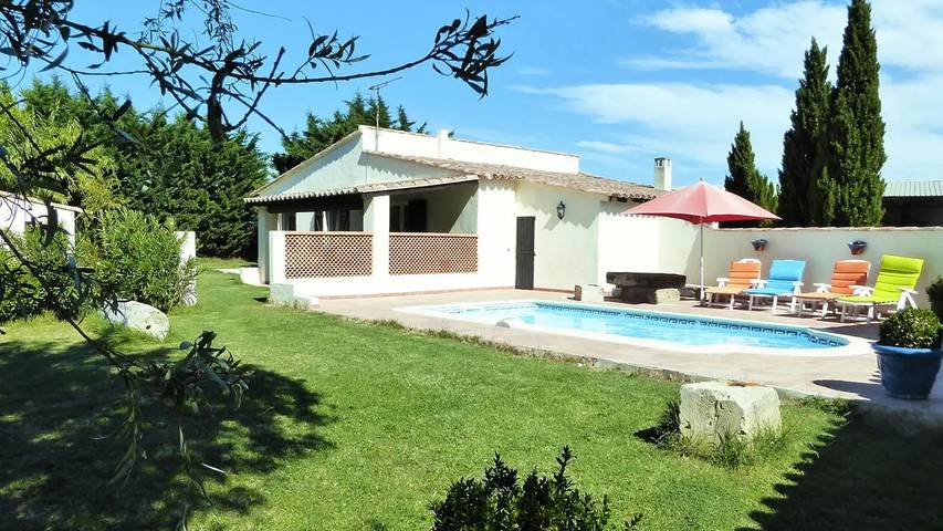 Maison de vacances pour 7 personnes, avec piscine et jardin à Arles