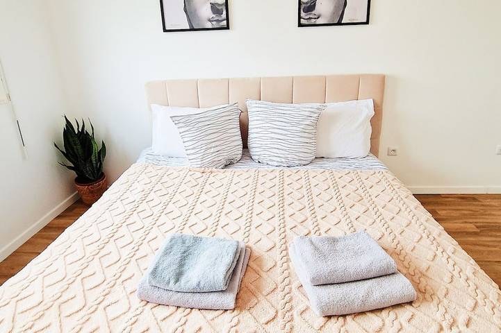 Ganze Wohnung, Charming Apartment With Panoramic Seine River & Eiffel Tower Views in Ivry-sur-Seine, Val-de-Marne