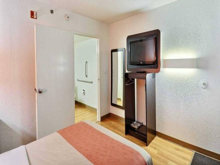 Entire apartment, Ms6 Tewksbury|1 Queen Bed | Micfridge in Tewksbury, Merrimack Valley