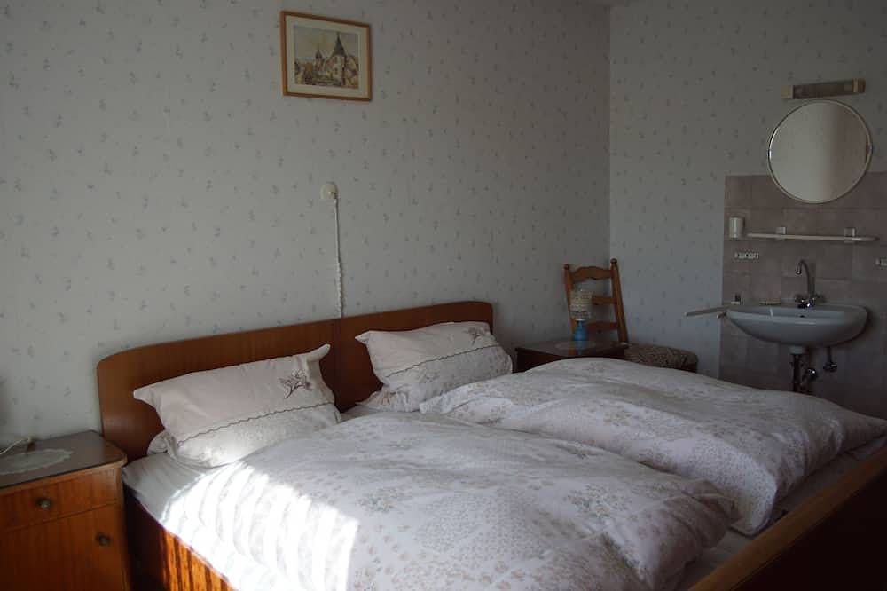 Ganze Wohnung, Gemütliche Ferienwohnung mit Balkon, 65qm, 2 Schlafzimmer bis max. 4 Personen in Biberach, Kinzigtal
