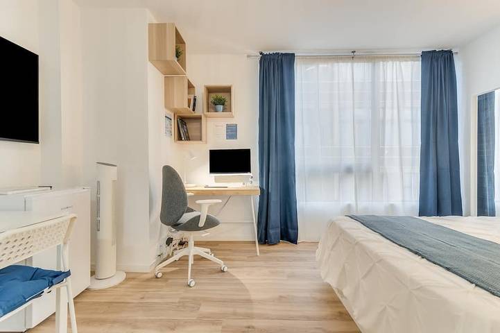 Appartement entier, Newly Renovated Beach Apartment Just Steps to Sand with Dedicated Workspace Area in La Isleta, Las Palmas de Gran Canaria