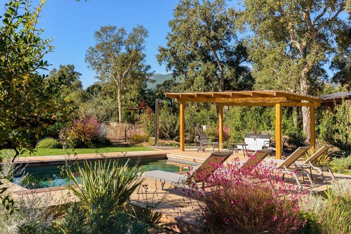 Location de vacances pour 4 personnes, avec terrasse ainsi que piscine et jardin à Lecci - 4