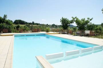 Gîte pour 5 personnes, avec piscine et jardin à Les Assions