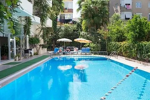 Aparthotel para 2 personas, con piscina además de vistas y jardín - 1