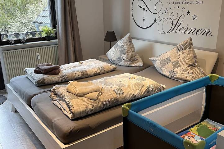 Ganze Wohnung, FeWo Brisko - Ferien in ruhiger Lage mit vielen Möglichkeiten in Rösrath, Rheinisch-Bergischer Kreis