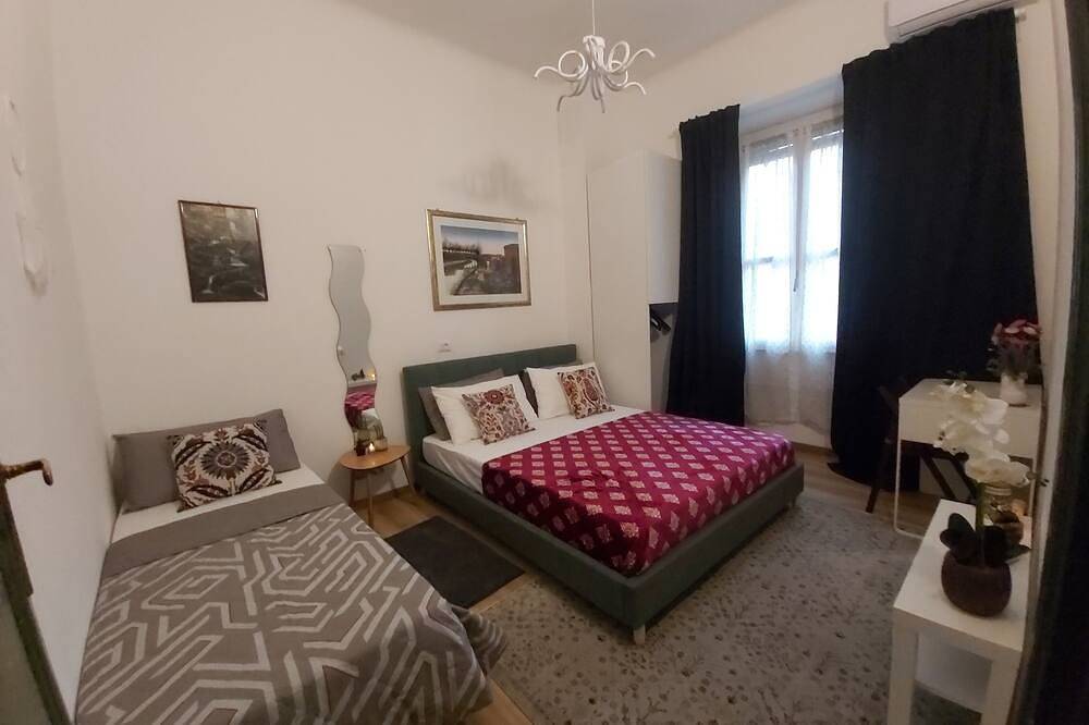 Apartamento entero, Amazing 4-bedroom apartment with Ac infront of Rome's Cetral station Termini in Centro de Roma, Roma
