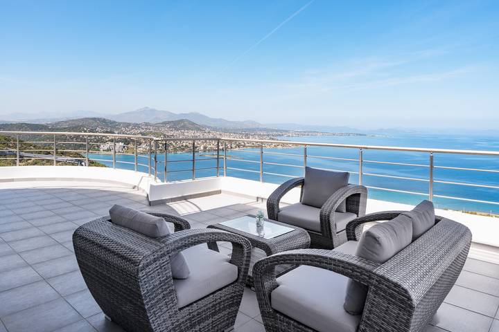 Ganze Wohnung, Apartment "Villa Coral – Erster Stock" mit privatem Pool & Wlan in Markopoulo-Mesogaia, Regionalbezirk Ostattika